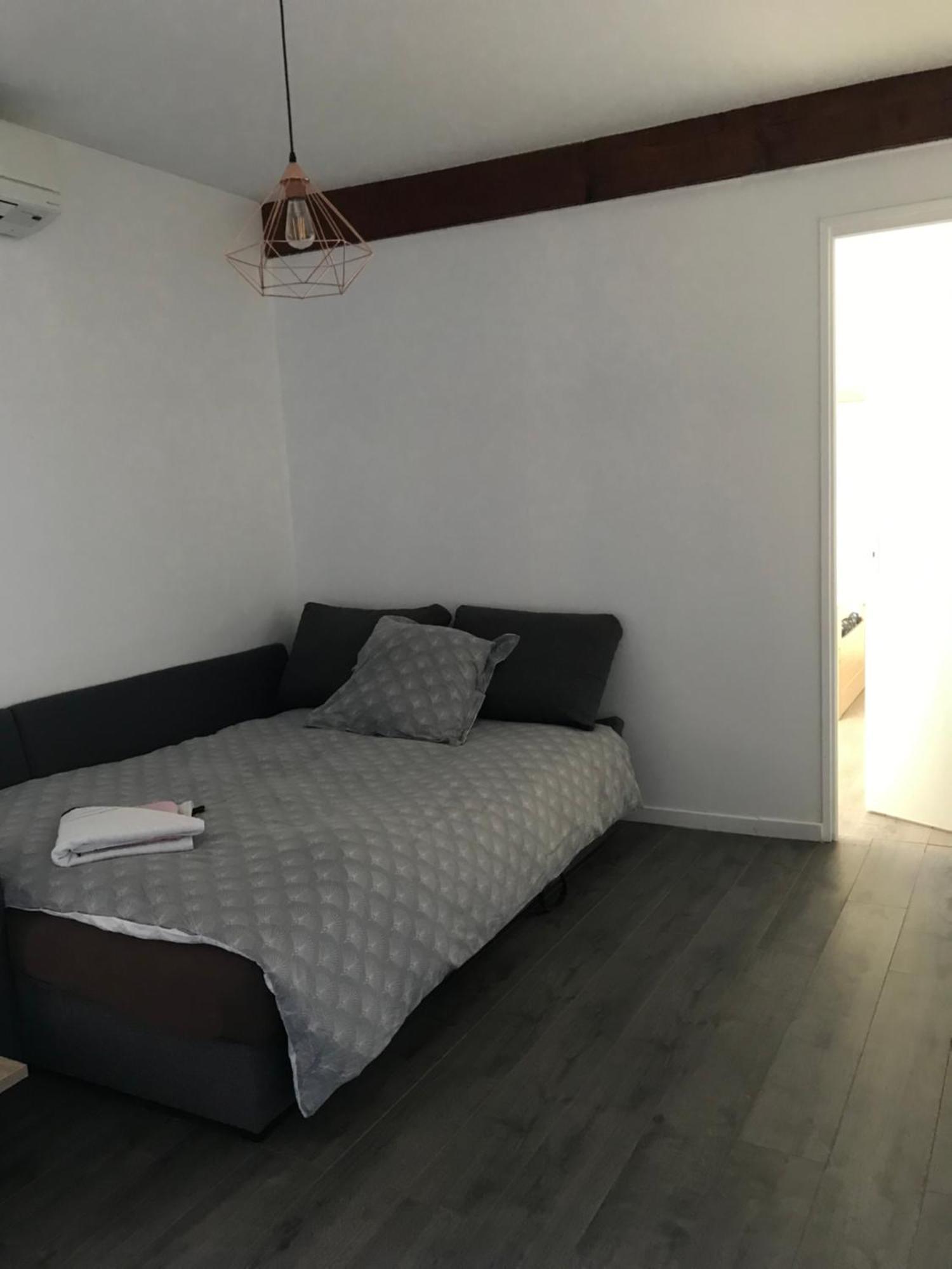 Appartement Dans Maison Brié-et-Angonnes Extérieur photo