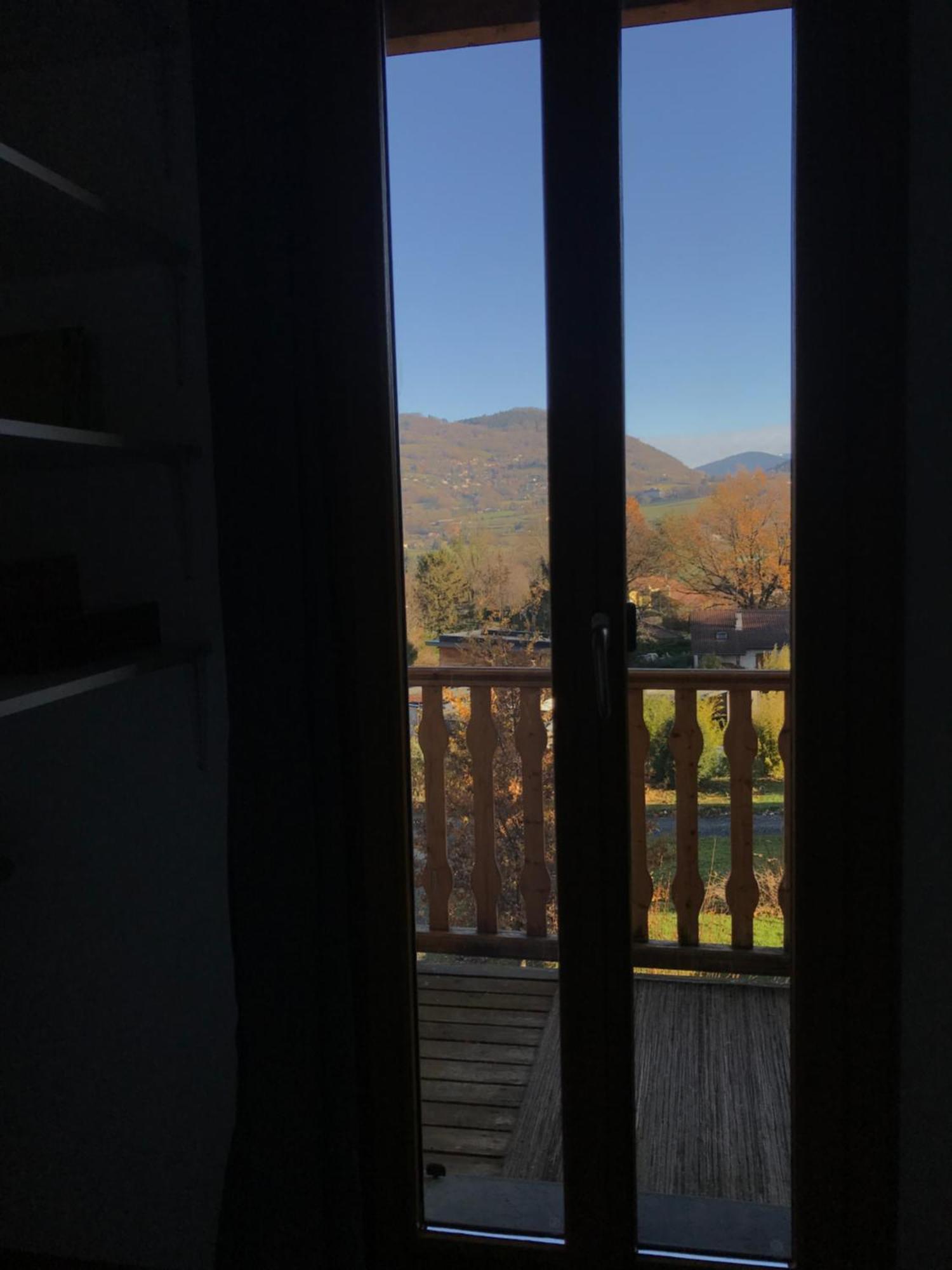 Appartement Dans Maison Brié-et-Angonnes Extérieur photo